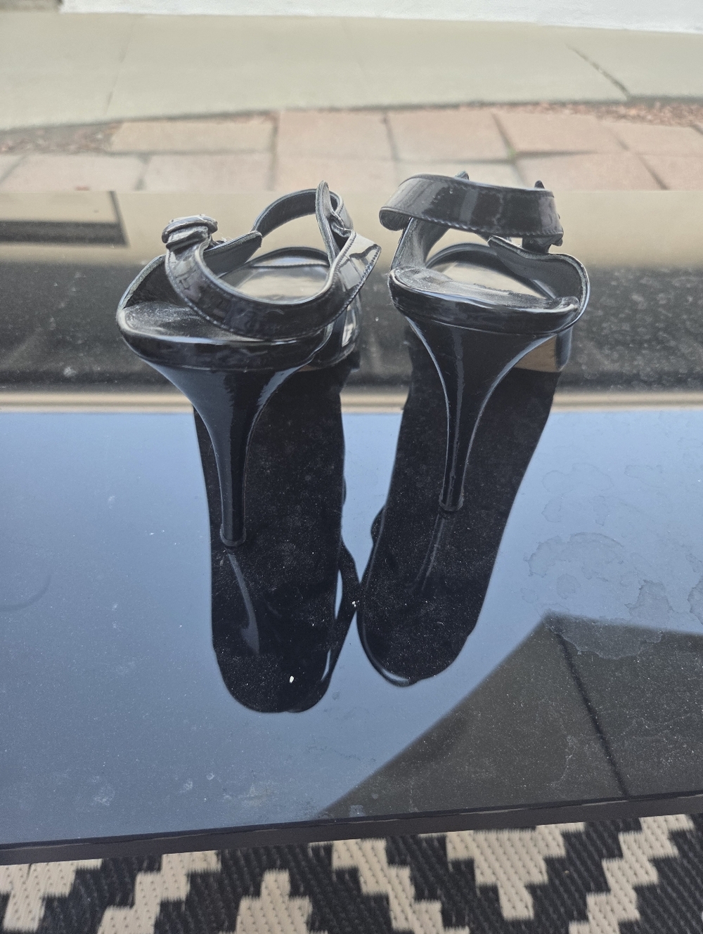 Manolo Blahnik black patent leather strappy slingback heels 40.5. - Picture 8 of 9